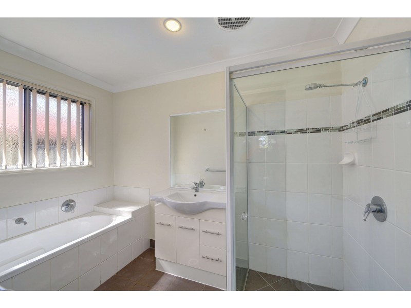 18 Belmonte Drive, Coral Cove QLD 4670