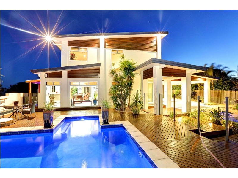 152 Barolin Esplanade, Coral Cove QLD 4670