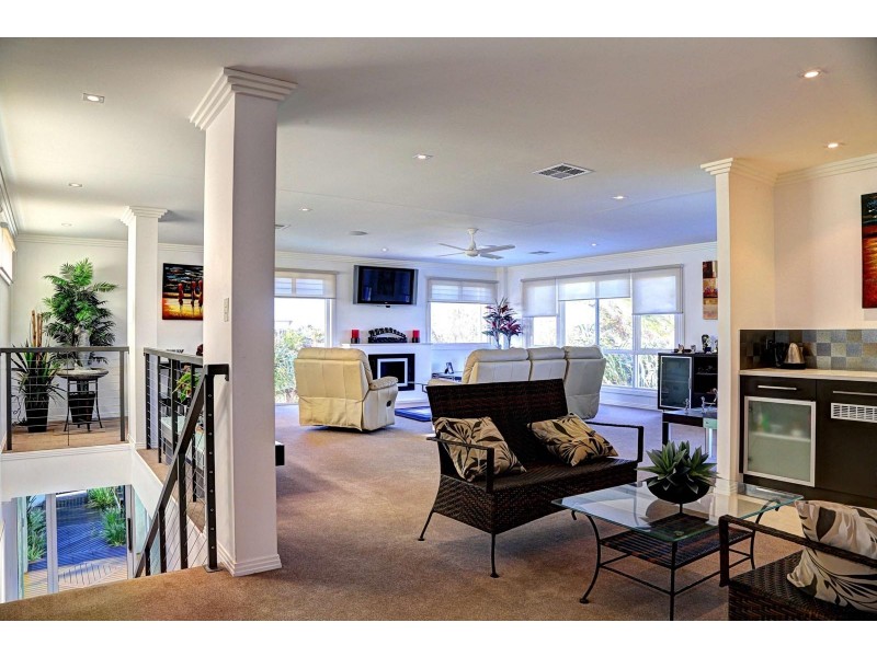 152 Barolin Esplanade, Coral Cove QLD 4670