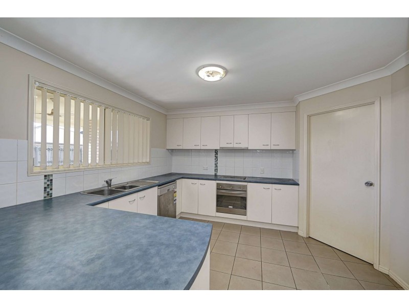 9 Sams Place, Coral Cove QLD 4670