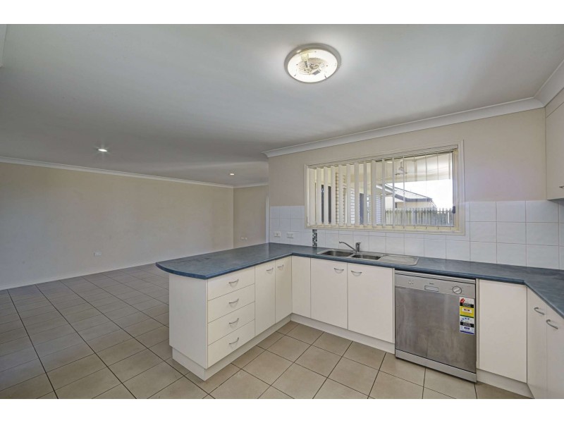 9 Sams Place, Coral Cove QLD 4670