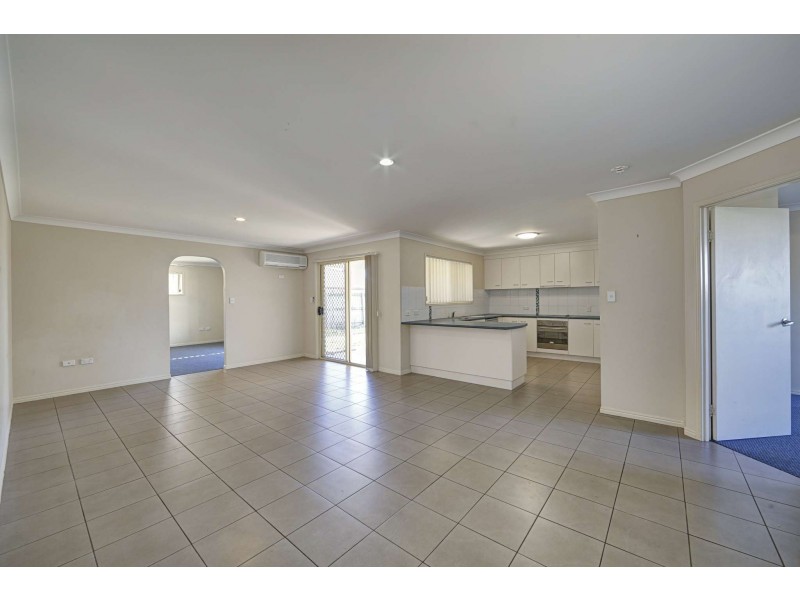 9 Sams Place, Coral Cove QLD 4670