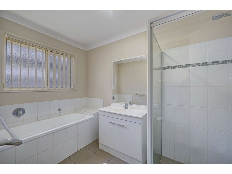 9 Sams Place, Coral Cove QLD 4670