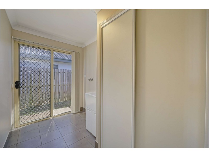 9 Sams Place, Coral Cove QLD 4670