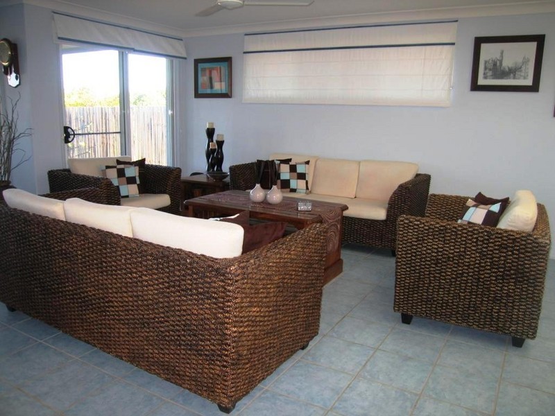 8 Robert John Cct, Coral Cove QLD 4670