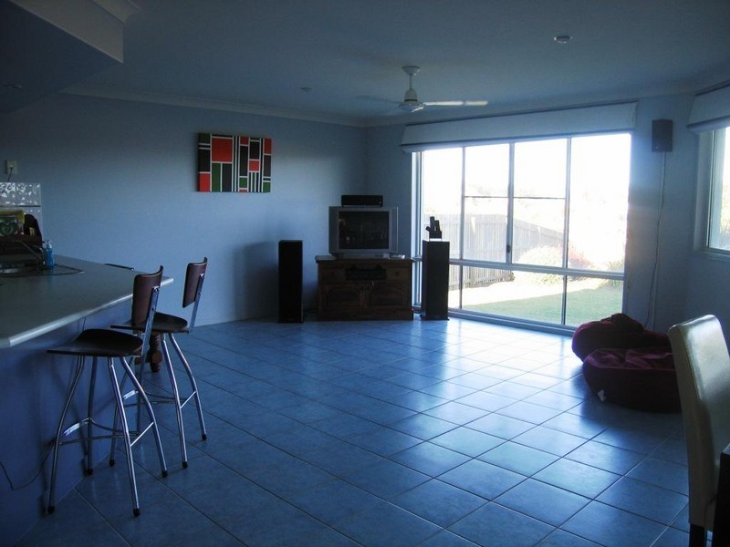 8 Robert John Cct, Coral Cove QLD 4670