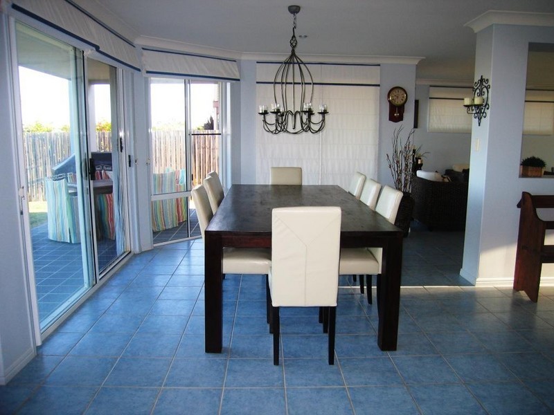 8 Robert John Cct, Coral Cove QLD 4670