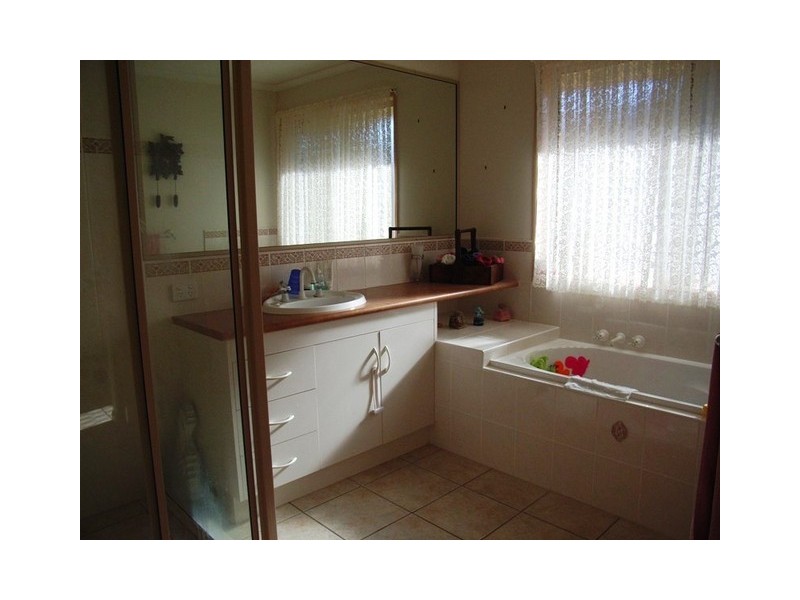 9 Belmonte Drive, Coral Cove QLD 4670