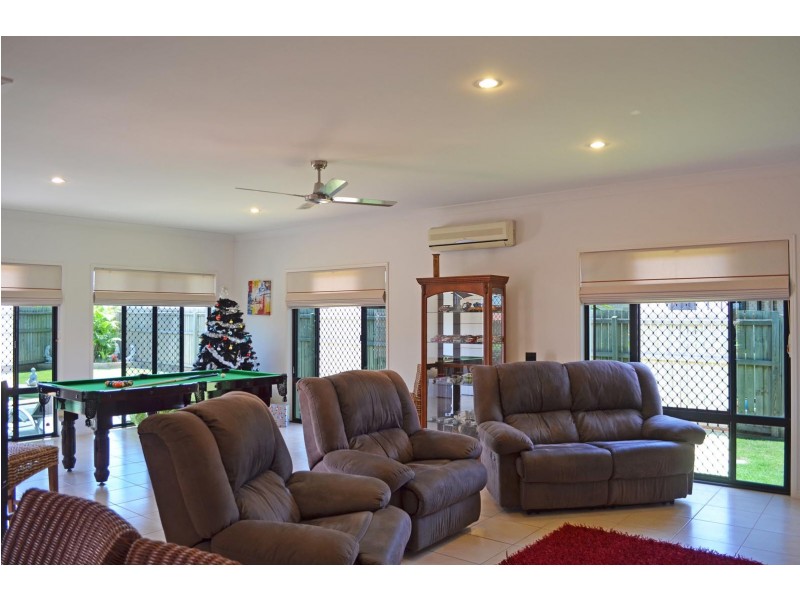 11 Leon Place, Coral Cove QLD 4670