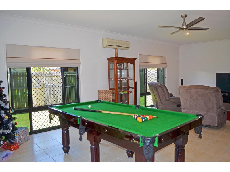 11 Leon Place, Coral Cove QLD 4670