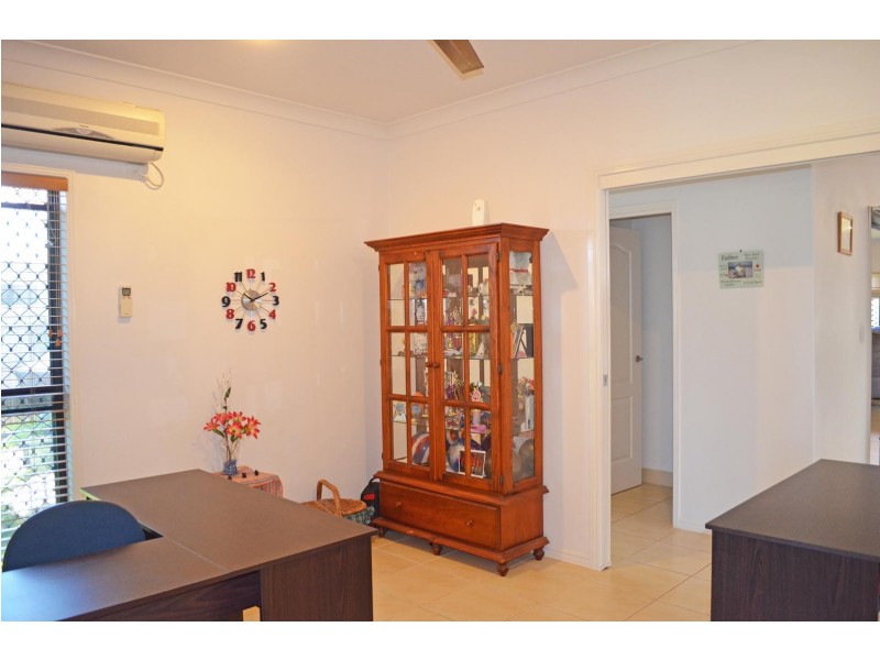 11 Leon Place, Coral Cove QLD 4670