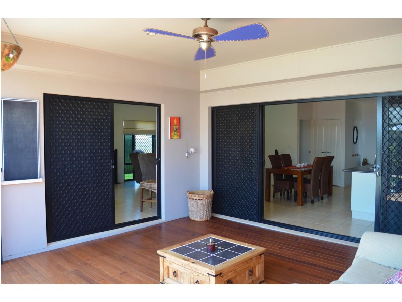 11 Leon Place, Coral Cove QLD 4670