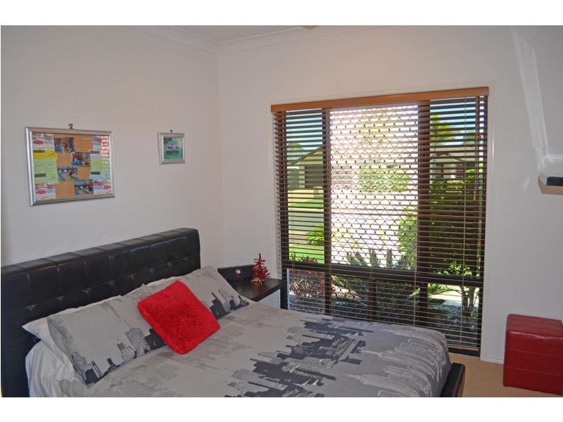 11 Leon Place, Coral Cove QLD 4670