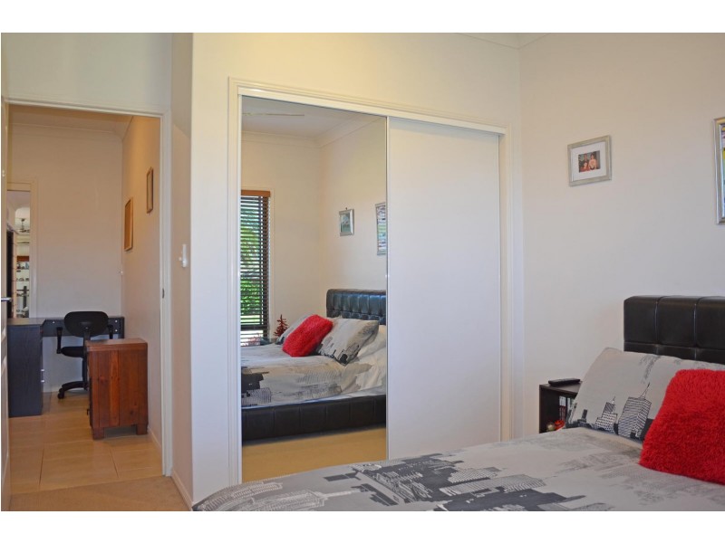 11 Leon Place, Coral Cove QLD 4670