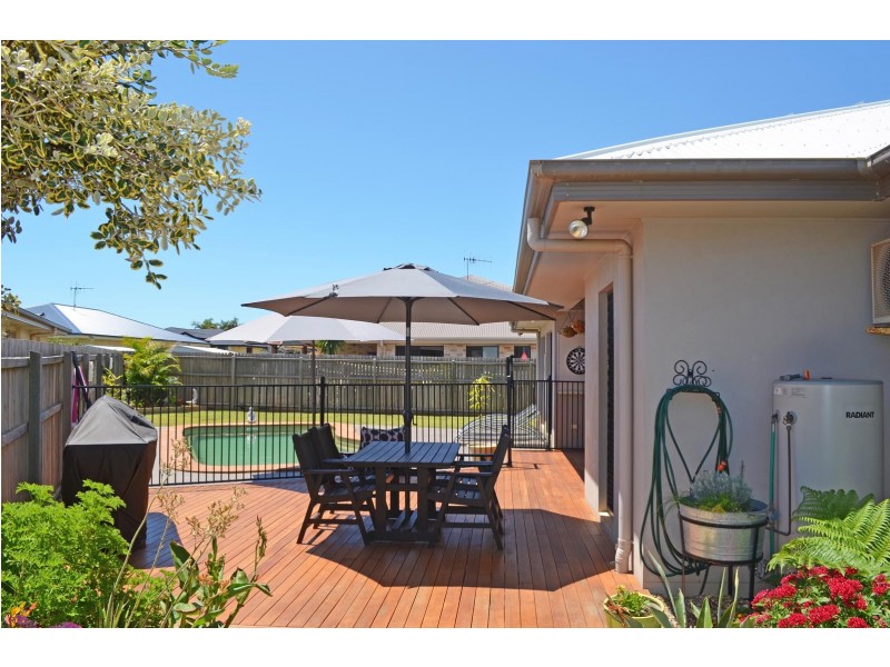 11 Leon Place, Coral Cove QLD 4670
