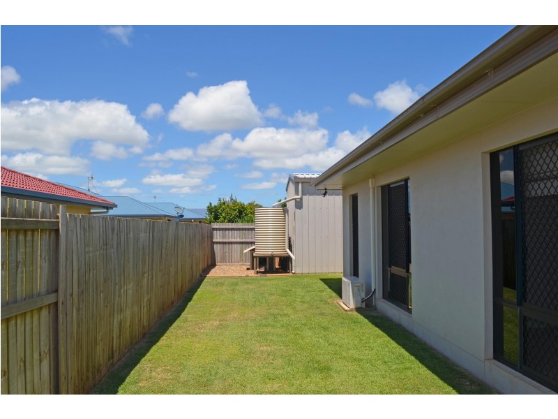 11 Leon Place, Coral Cove QLD 4670