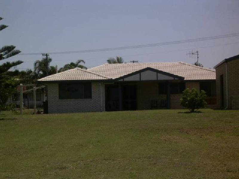 4 Shelley St, Burnett Heads QLD 4670