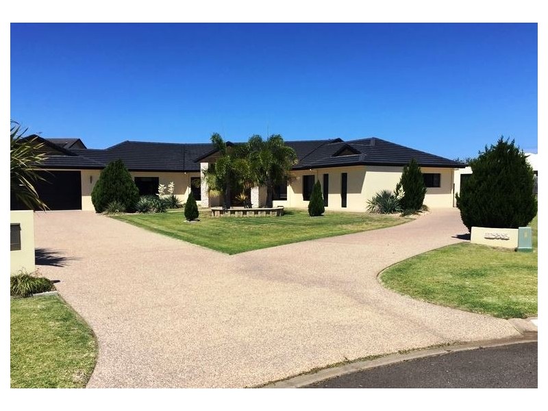 4 Janet Court, Coral Cove QLD 4670