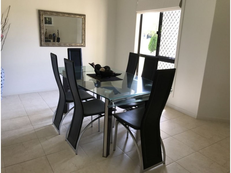 4 Janet Court, Coral Cove QLD 4670