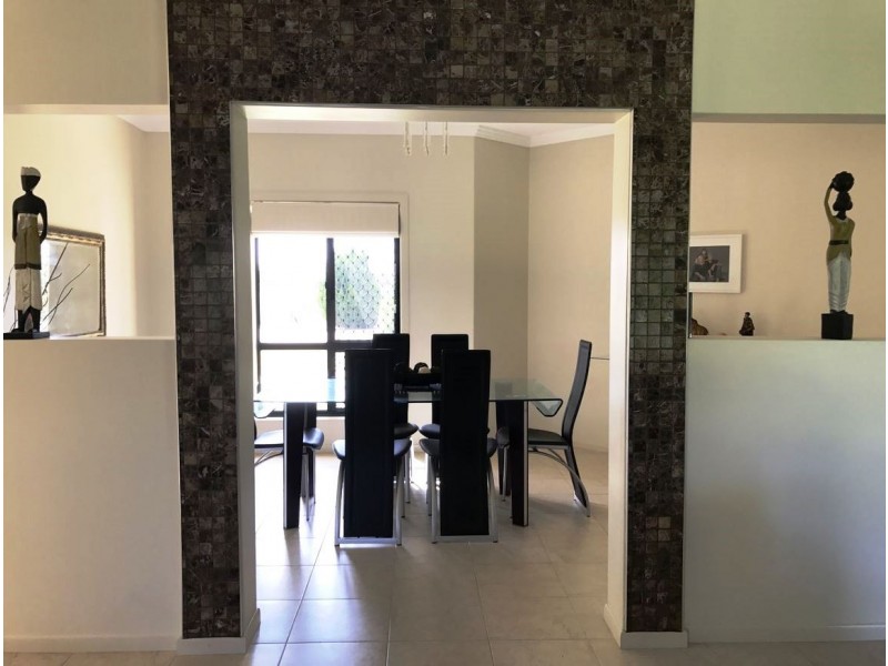 4 Janet Court, Coral Cove QLD 4670