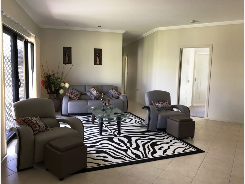 4 Janet Court, Coral Cove QLD 4670