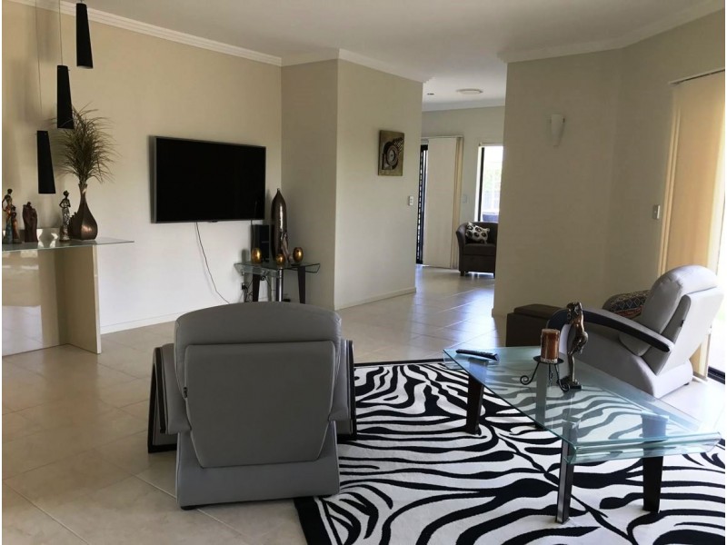 4 Janet Court, Coral Cove QLD 4670