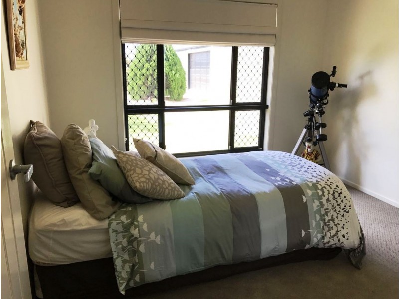 4 Janet Court, Coral Cove QLD 4670