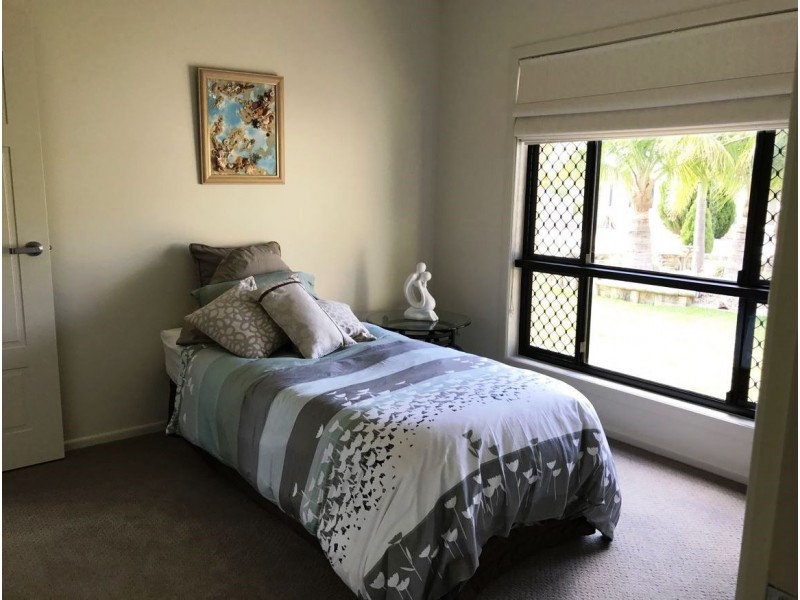 4 Janet Court, Coral Cove QLD 4670