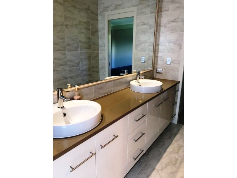 4 Janet Court, Coral Cove QLD 4670