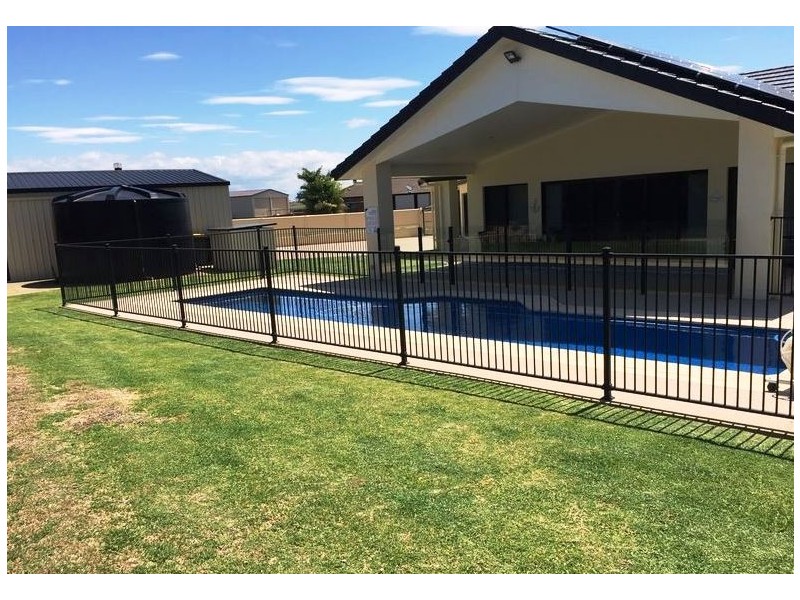 4 Janet Court, Coral Cove QLD 4670