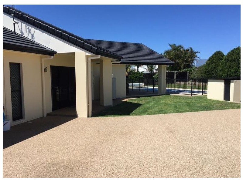 4 Janet Court, Coral Cove QLD 4670