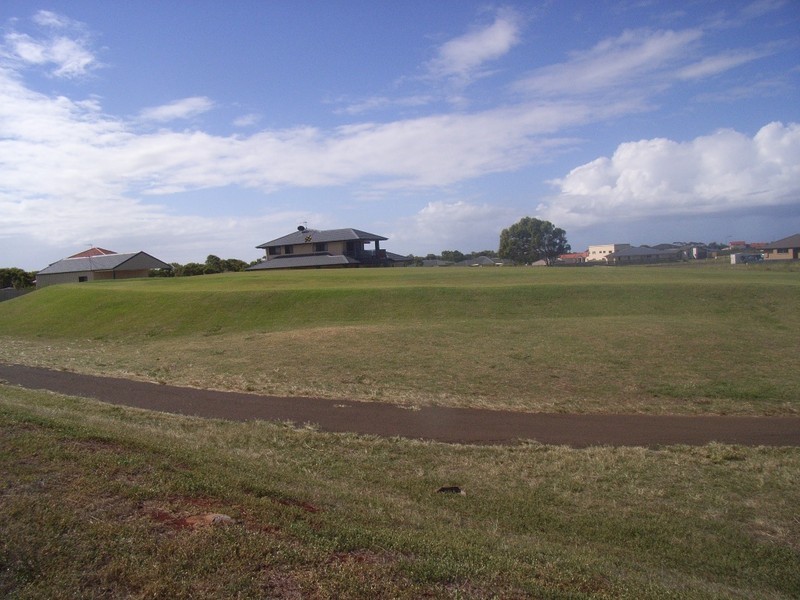 18 Coral Cove Drive, Coral Cove QLD 4670