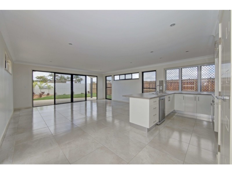 Villas 1-9 The Cove Villas, 6 Back Hill Drive, Coral Cove QLD 4670