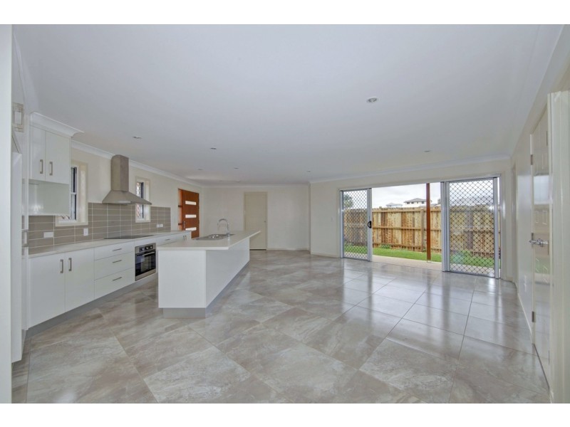 Villas 1-9 The Cove Villas, 6 Back Hill Drive, Coral Cove QLD 4670