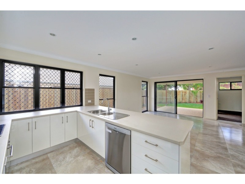 Villas 1-9 The Cove Villas, 6 Back Hill Drive, Coral Cove QLD 4670