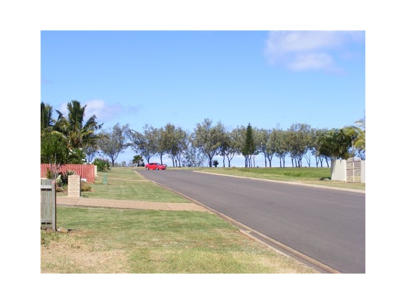 8 Homestead Boulevarde, Coral Cove QLD 4670