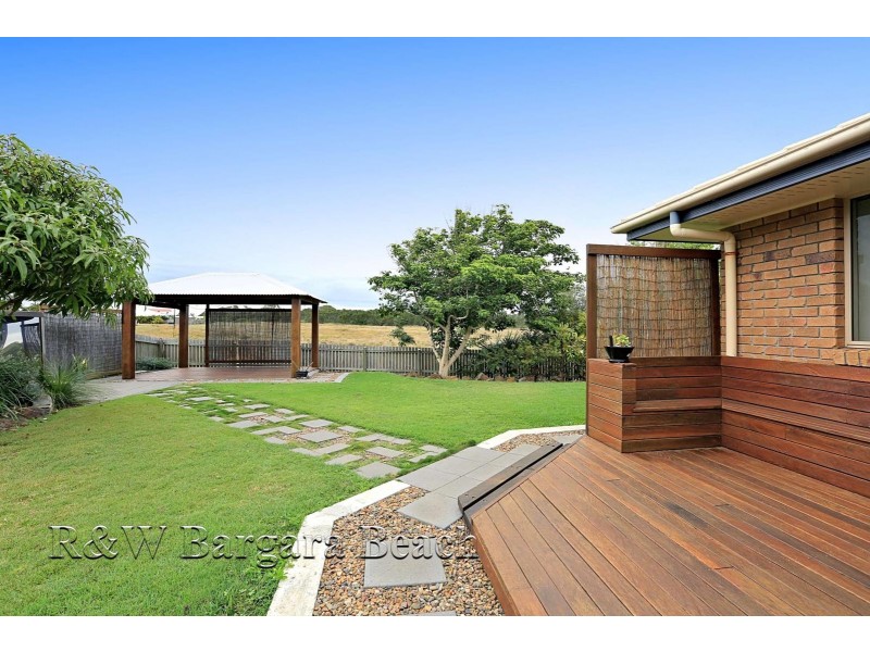 71 Barolin Esplanade, Coral Cove QLD 4670