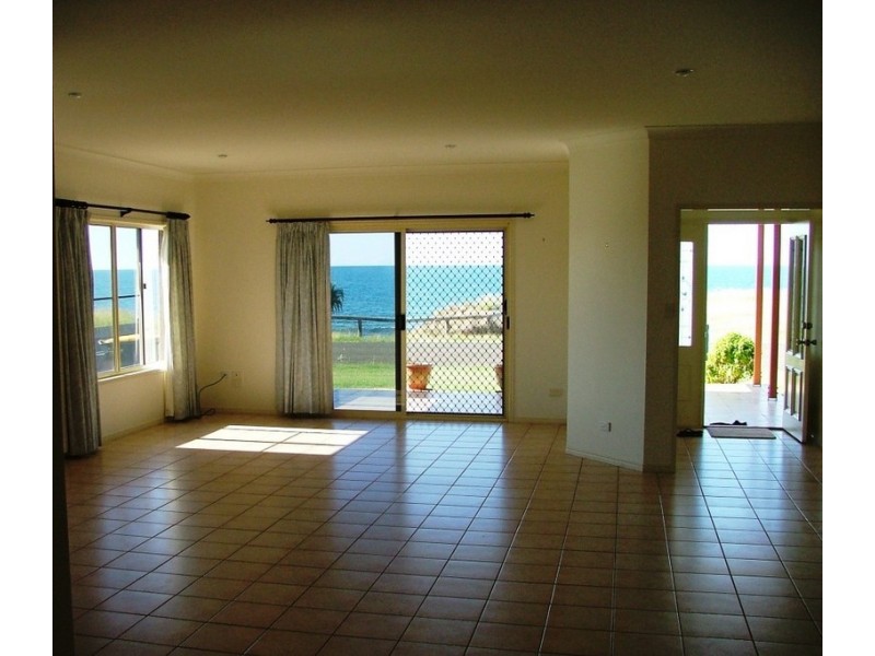 135 Sea Esplanade, Burnett Heads QLD 4670