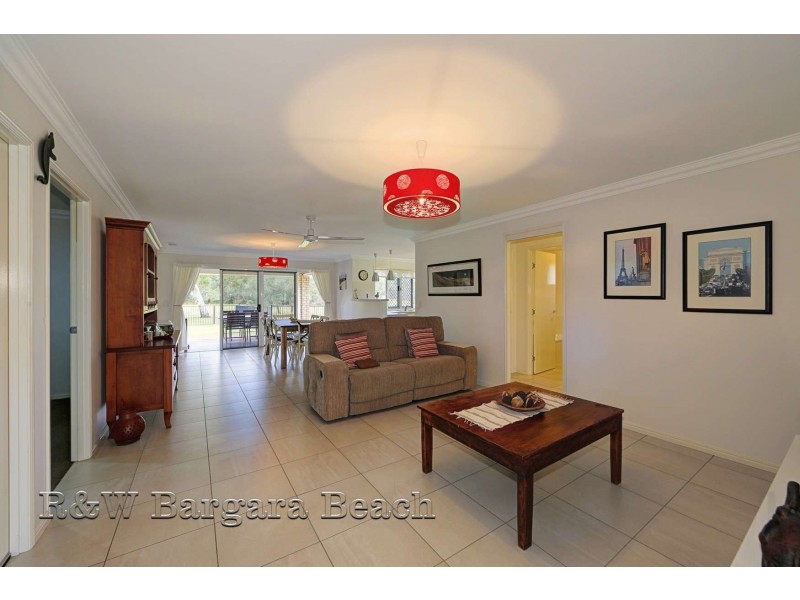 12 Betty Close, Coral Cove QLD 4670