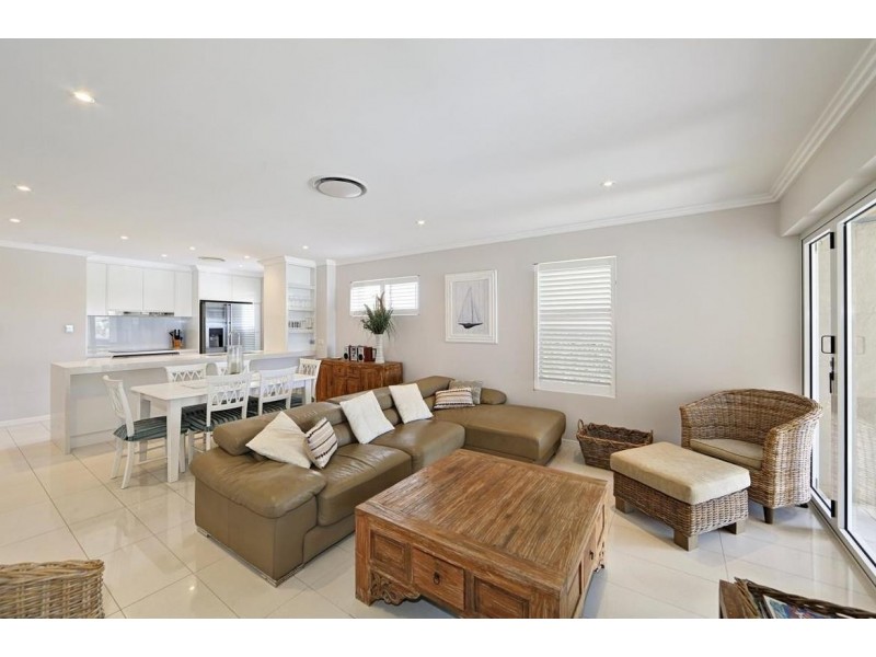 Unit 6, The Waves, 8 Miller Street, Bargara QLD 4670