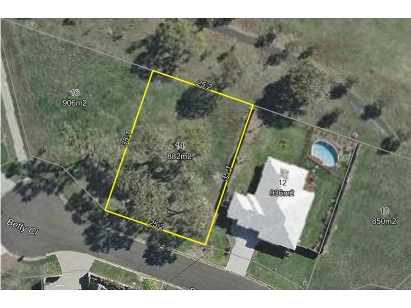 14 Betty Close, Coral Cove QLD 4670