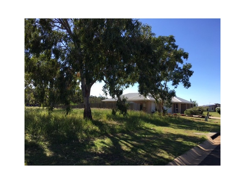 14 Betty Close, Coral Cove QLD 4670