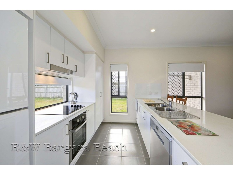 7 Peggy Drive, Coral Cove QLD 4670