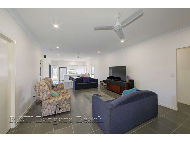 7 Peggy Drive, Coral Cove QLD 4670