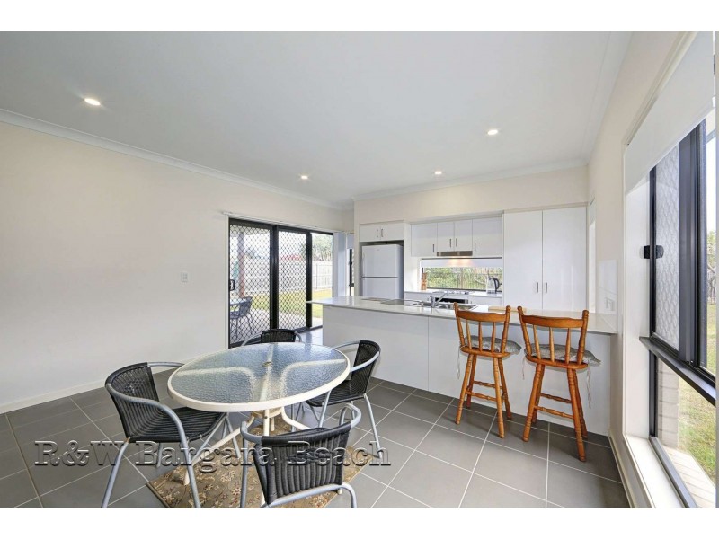 7 Peggy Drive, Coral Cove QLD 4670