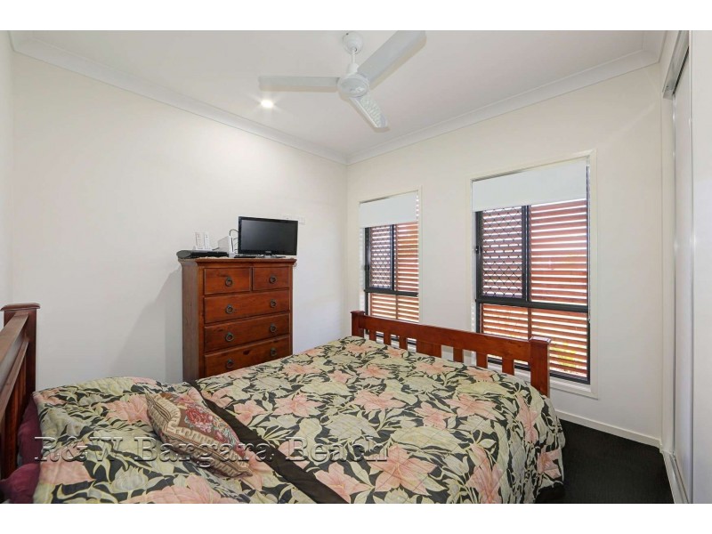 7 Peggy Drive, Coral Cove QLD 4670