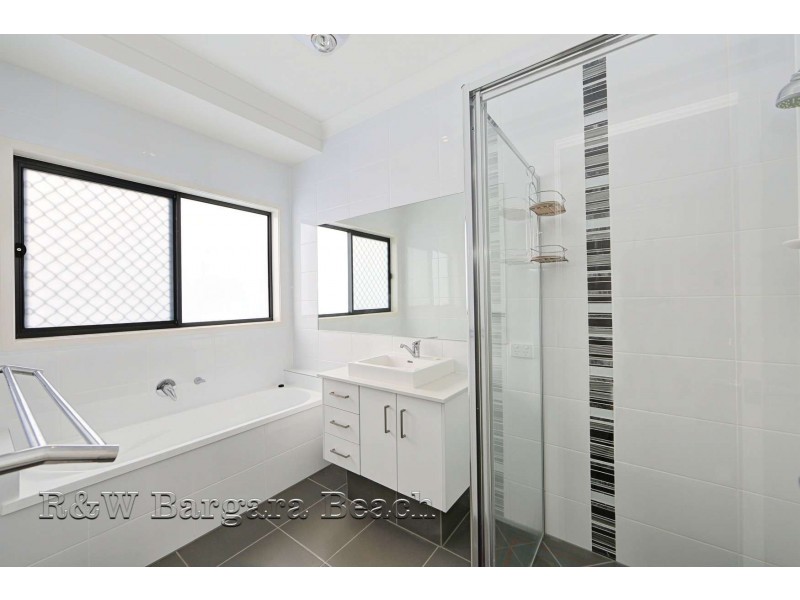 7 Peggy Drive, Coral Cove QLD 4670