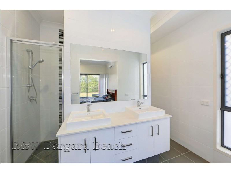 7 Peggy Drive, Coral Cove QLD 4670