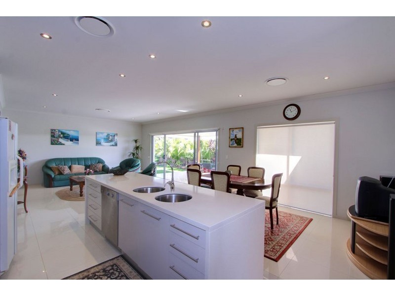 4 Parkside Parade, Bargara QLD 4670