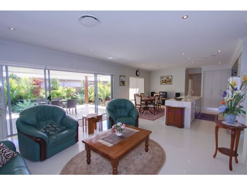 4 Parkside Parade, Bargara QLD 4670